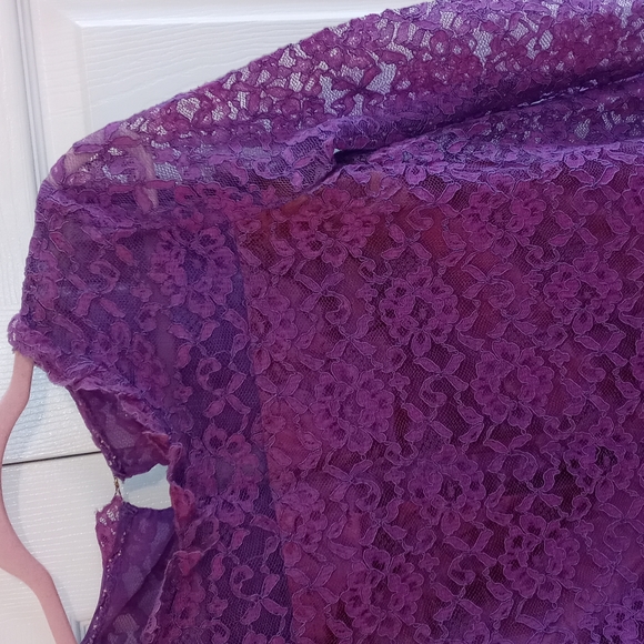 Lace dress - Picture 2 of 4